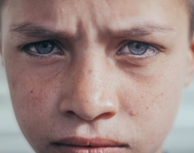 Инфантильная детская психологическая травма и ее влияние на формирование базисного личностного дефекта